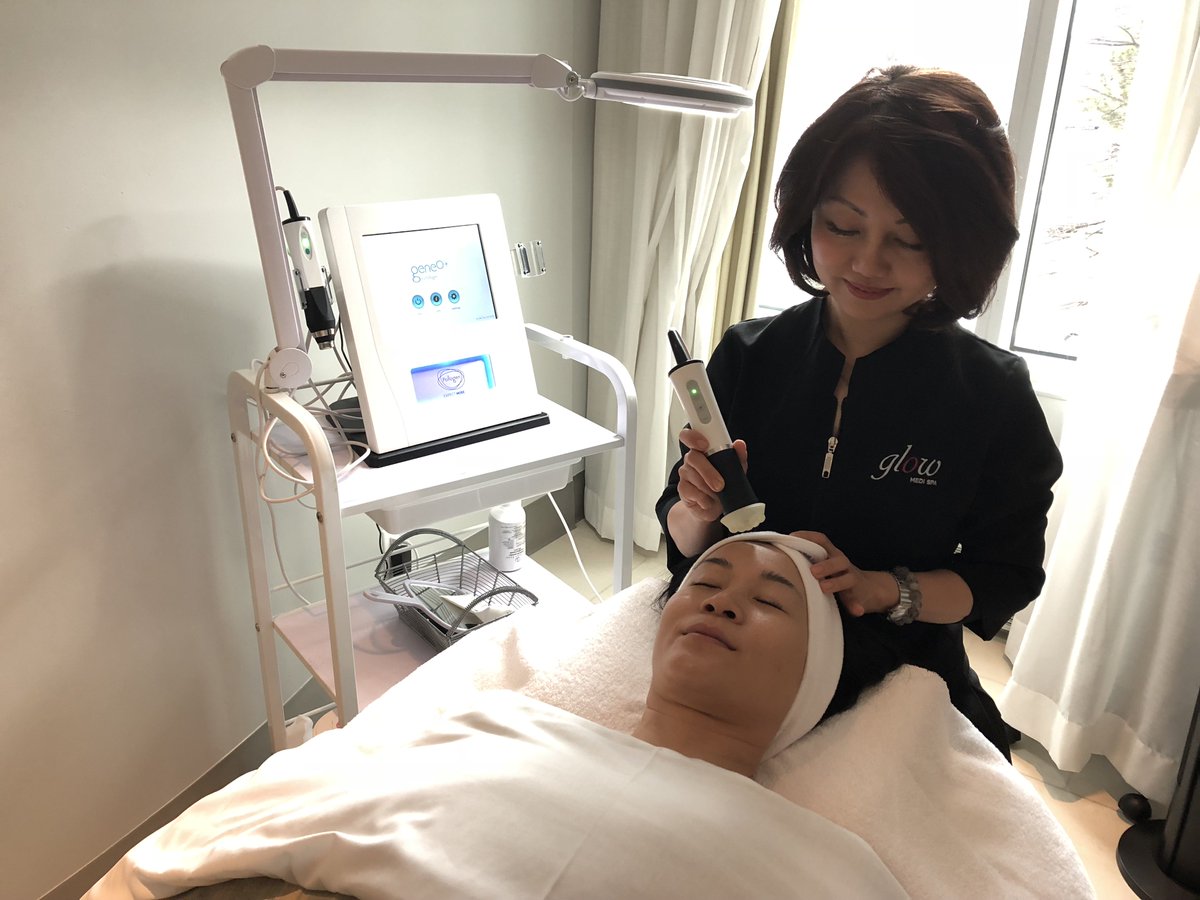 glowmedispa's tweet photo. Can you guess what treatment this is? Hint: it combines all the benefits of microdermabrasion, chemical peels, and oxygenating facials. Answer:
https://t.co/OFNUFK65QU #GlowingSkin https://t.co/o5ivru82Ed