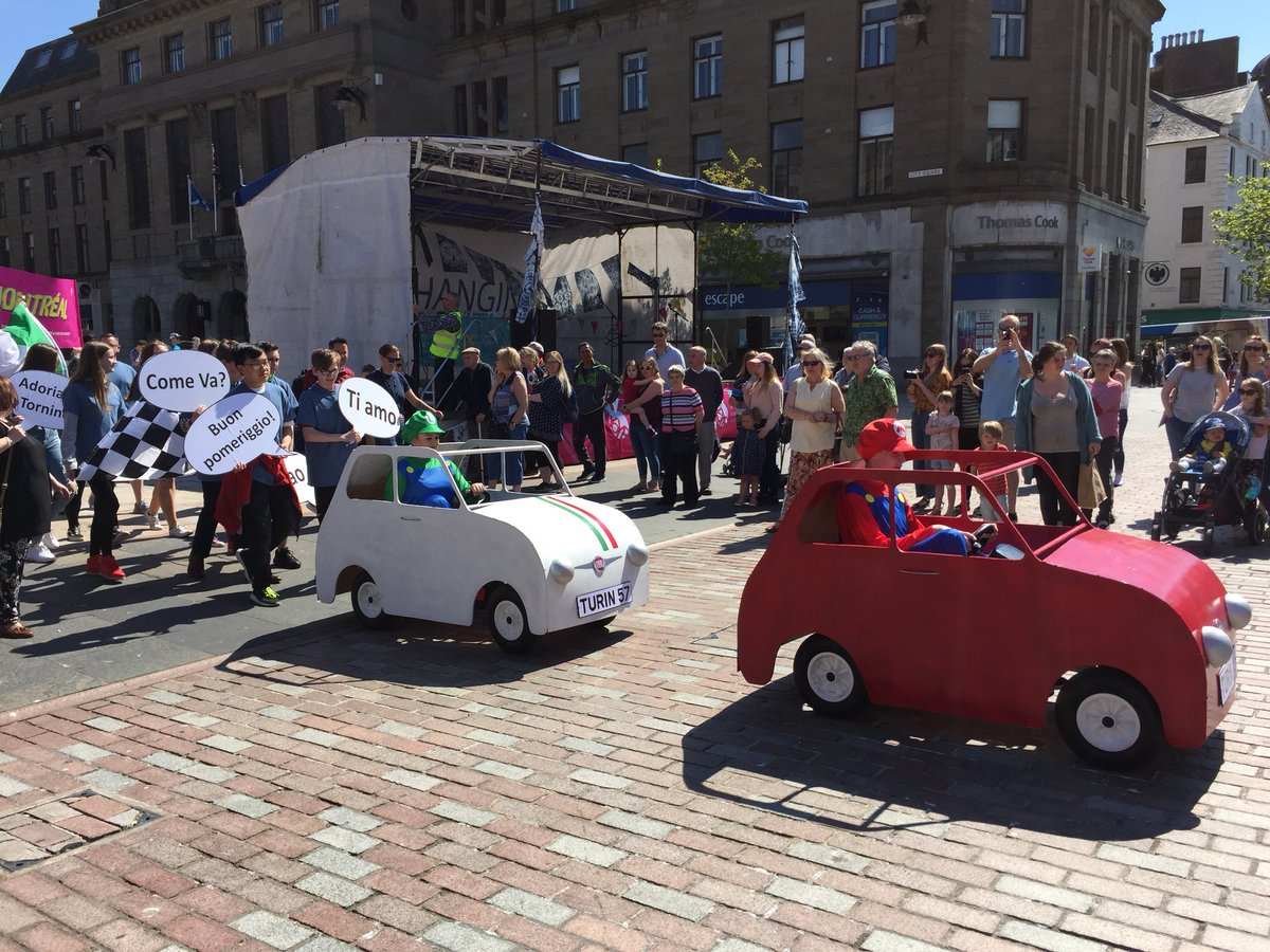 peg's tweet photo. Fantastic sunny afternoon watching #DundeeDesignParade hearing about all the fab co-creation activity between local artists and young people #YoYP2018 @DesignDundee https://t.co/4pnfIISuSx