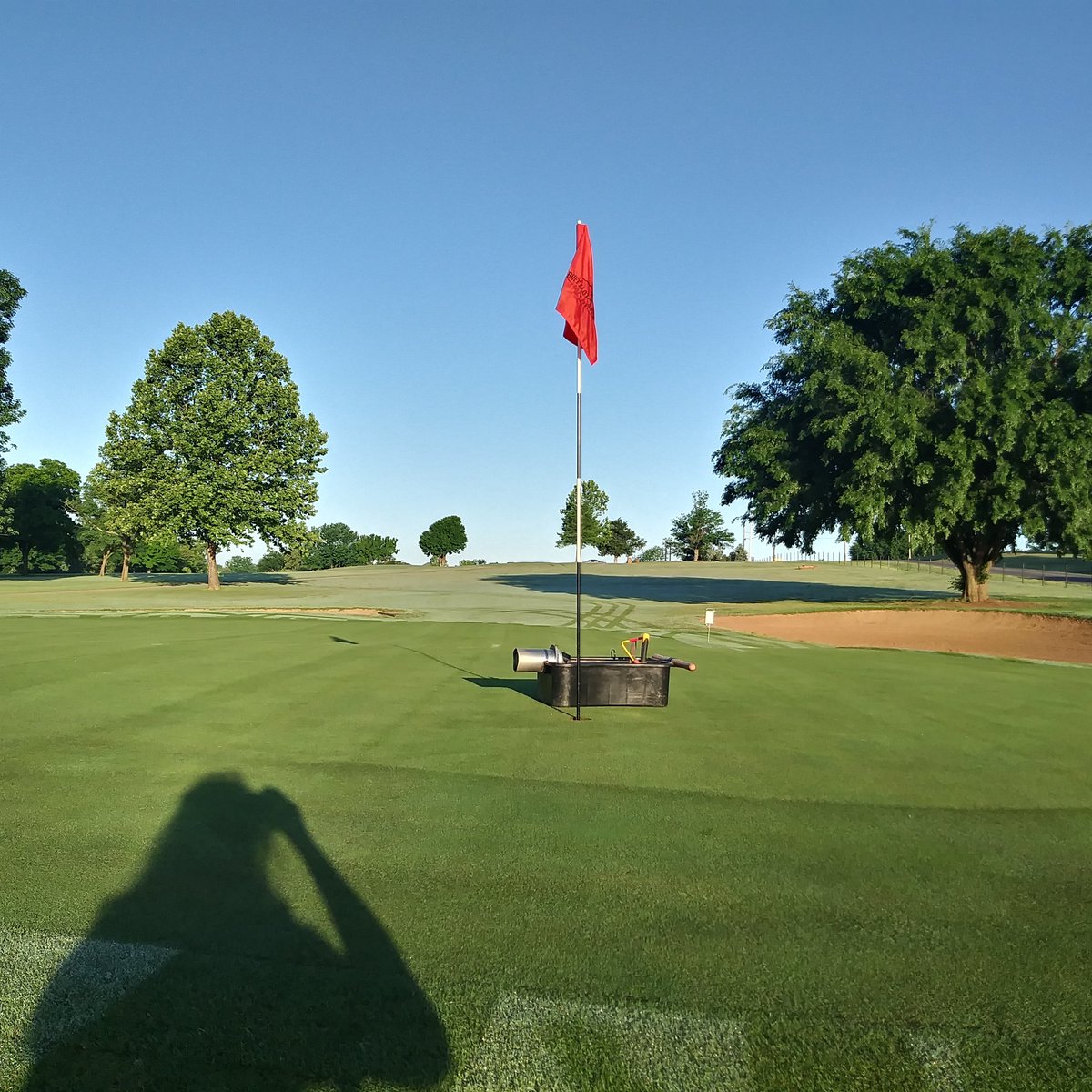 Cris_BRGG's tweet photo. If someone gets an ace on this par 3 back shelf placement, I will suggest driving the car they just won to Vegas, ride that lucky wave https://t.co/NEgd6FrwJh