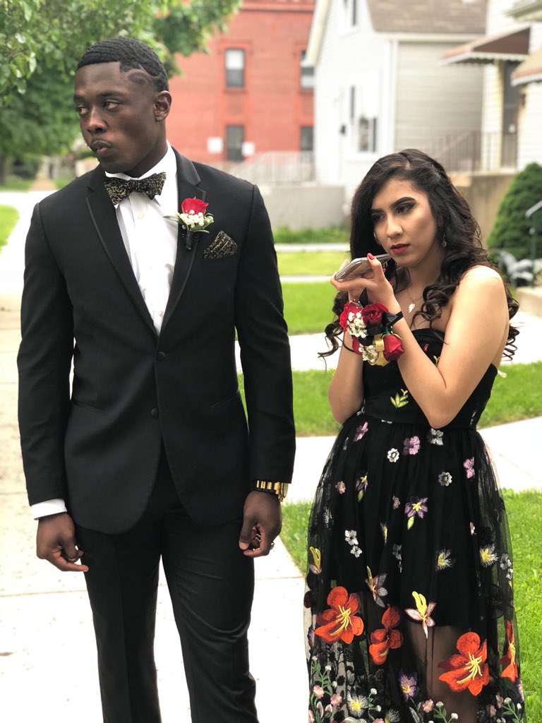 quincy_qb1's tweet photo. Prom 2k18 💪🏽🔥 https://t.co/jEn4lwKVJF
