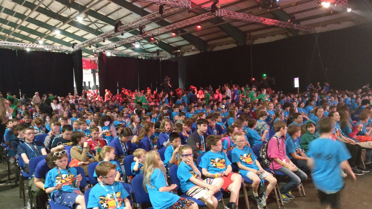 SandraMaguire's tweet image. #CoolestProjects Awards ceremony kicking off any minute. A sea of brainy blue-t-shirted ninjas all ready &amp;amp; waiting