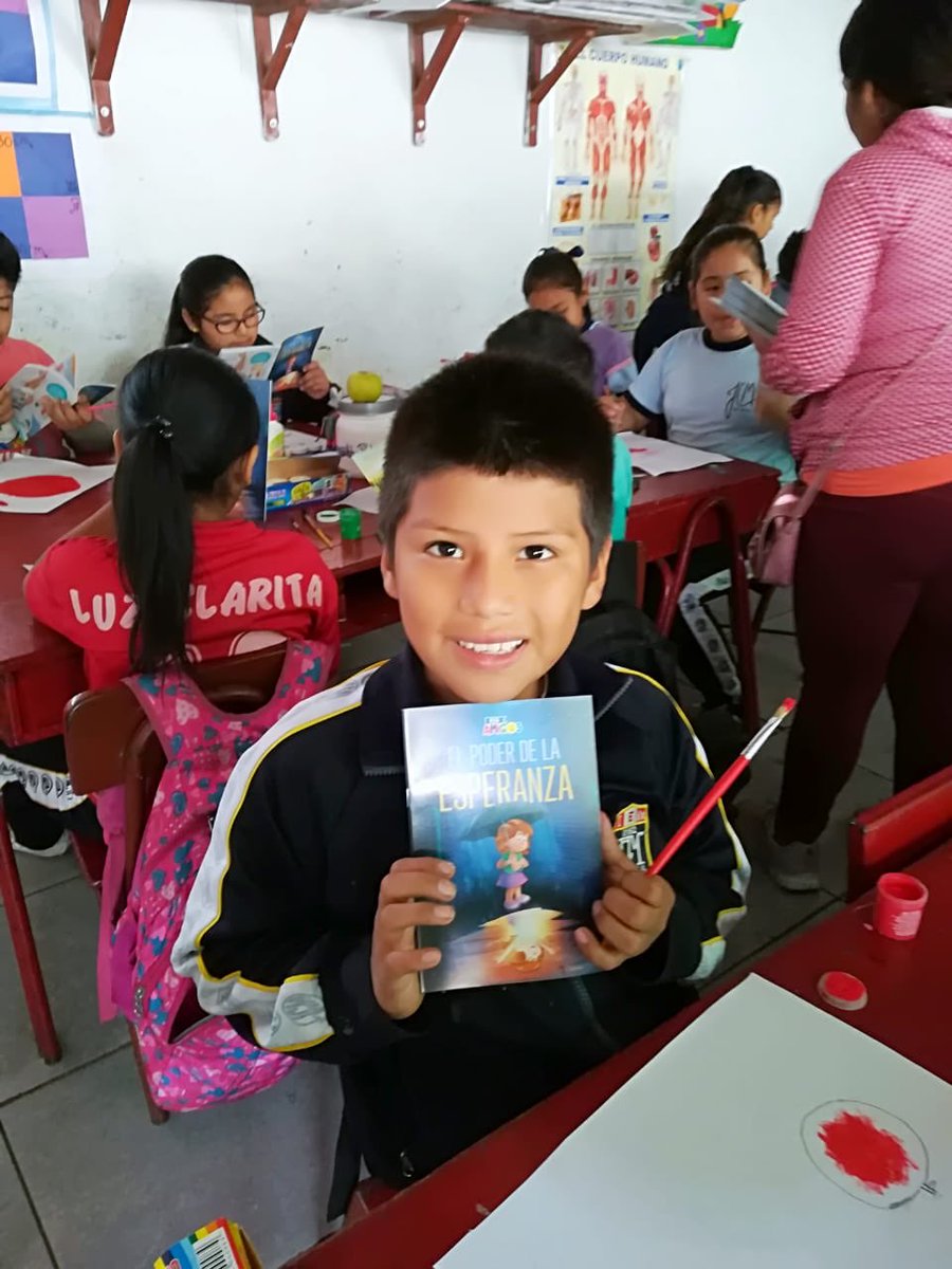 CossetPimentel's tweet photo. El rostro de este niño al recibir el Libro #ImpactoEsparanza2018 me confirma que si hay esperanza. https://t.co/KPXu145gp9