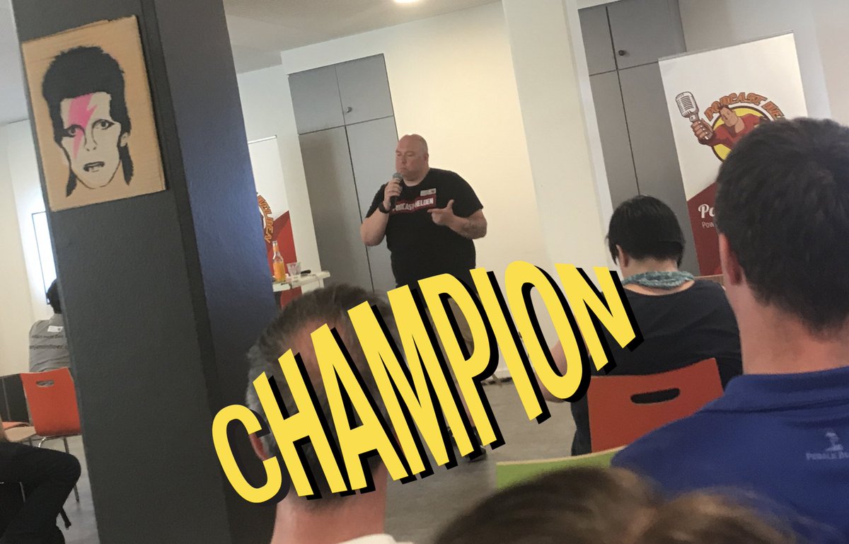 UteBlindert's tweet photo. „Die 5 Säulen eines guten Podcasts“ von @goschoenwaelder bei der #podcastheldenkonferenz #phk18 https://t.co/LUXUdaPsWN