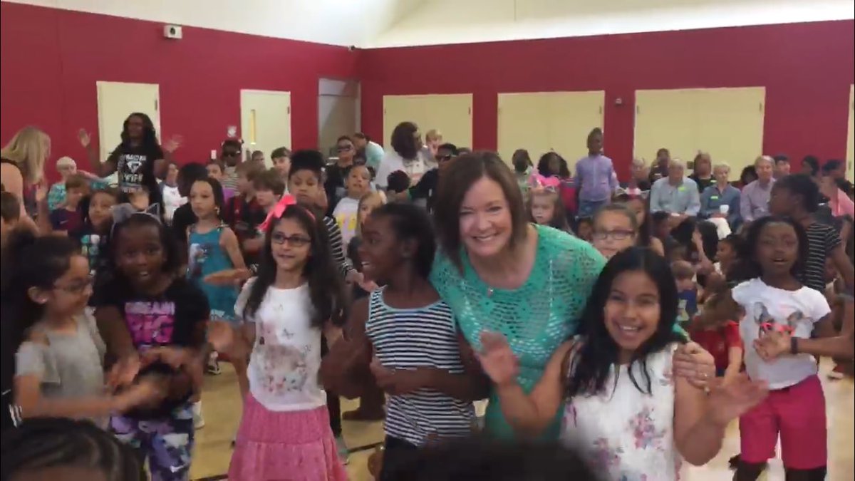 Frogadoodle1's tweet photo. Cheers to a fabulous year at the Primary School! Happy Summer! https://t.co/FM9XCRi289