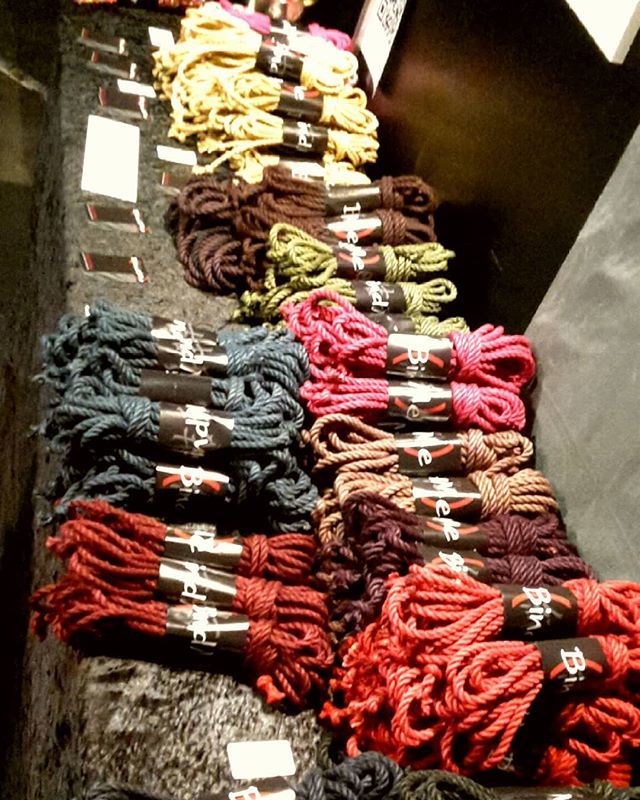 BindMe's tweet photo. #BoundCon #BindMe FindMe. Just follow all the colours ;-) https://t.co/porJCPPMIY https://t.co/lHVKuOYYta