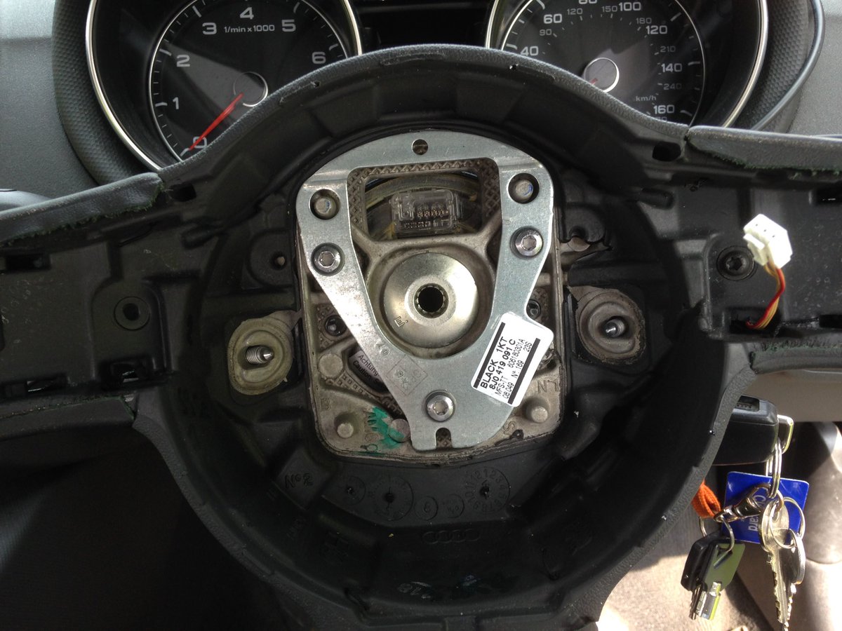 Xtreme_Drive_UK's tweet image. 🤔 #Right #Audi #PaddleShift not working 👎 #SimpleFix - Remove broken plastic tabs from inside switch - No Main Dealer Hassle or bills 👍