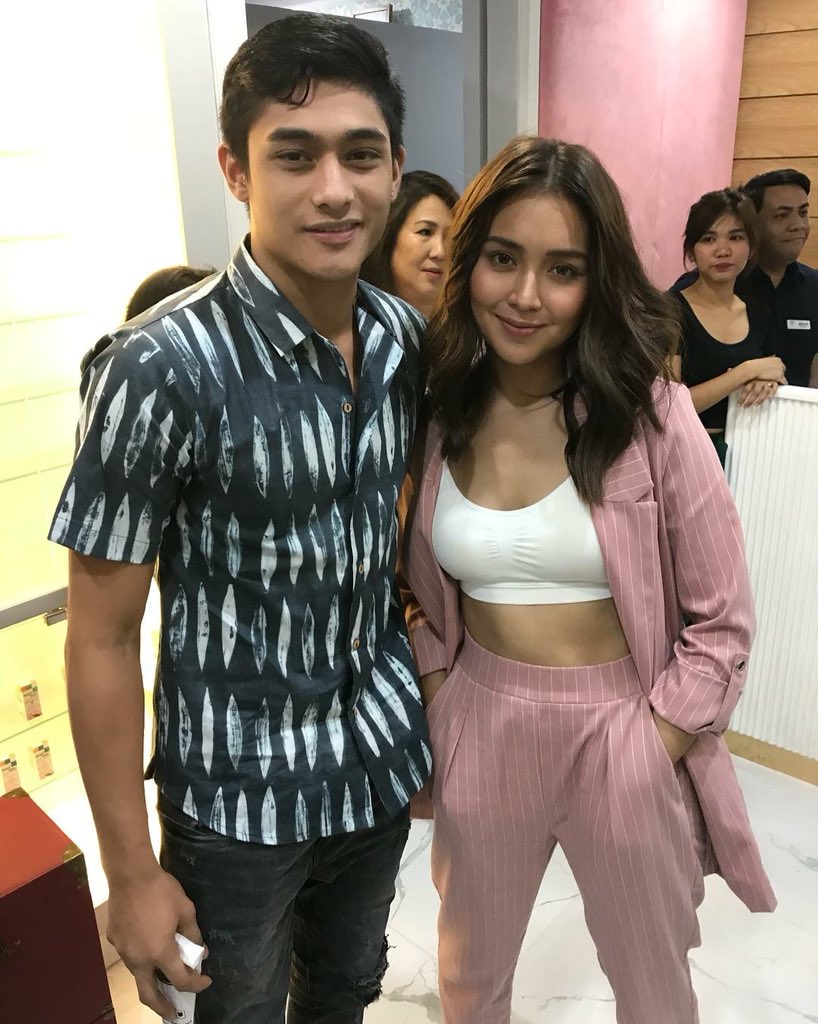 PangakoSayoPH's tweet photo. “Congrats Ate @bernardokath for the opening of @kathnailsbykcmb Robinson’s Manila.....”

© @21avinash 

#KathNailsxRobinsonsManila https://t.co/1y6CghlZ5P