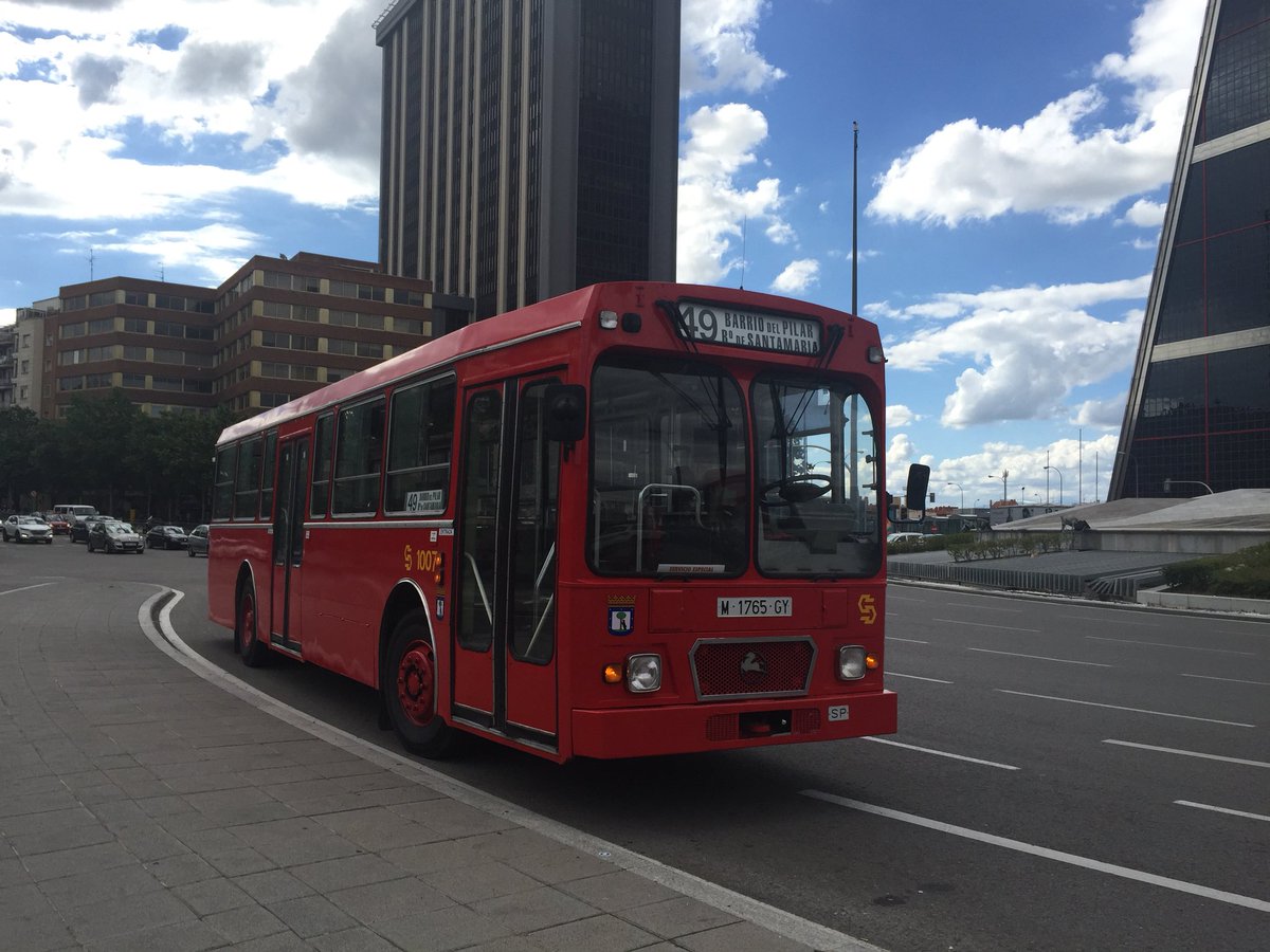 aemtbus's tweet photo. #actividadL49 parados en Plaza de Castilla https://t.co/jvJnLoeSAo