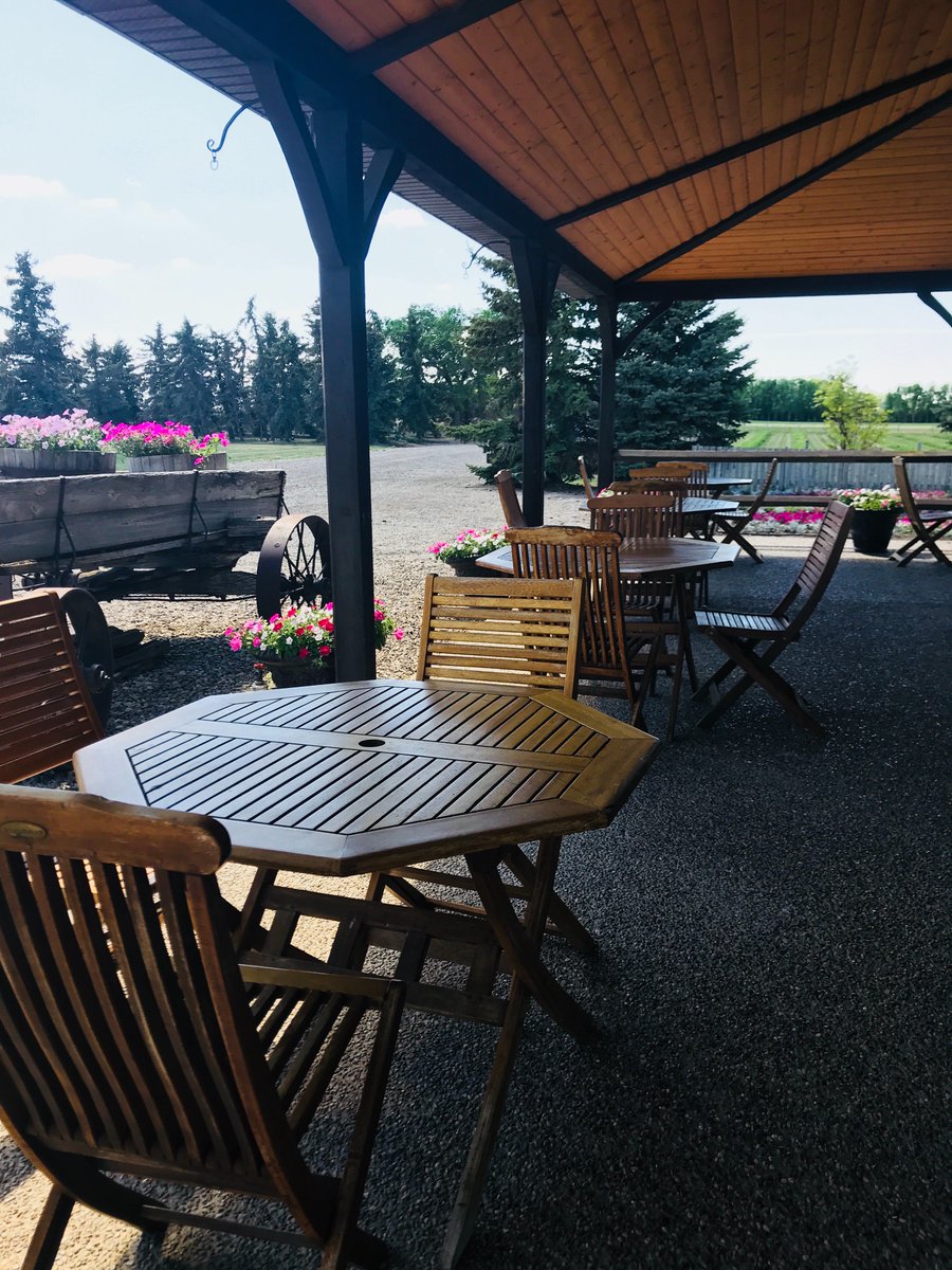 BroxburnCafe's tweet photo. It’s another beauty day in Lethbridge, come enjoy it on our patio!!  We’re open for lunch until 3pm today ☀️ https://t.co/d8qkuWLYEo