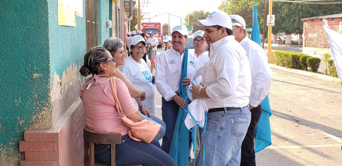 FriasBencomo's tweet photo. Agradecimiento a mis paisanos de Temósachic por recibirnos en sus hogares y escuchar nuestras propuestas de trabajo.

#SomosEquipoD13

Sigamos trabajando juntos...
                                con Rumbo Firme!! https://t.co/NP8dCcp0p3