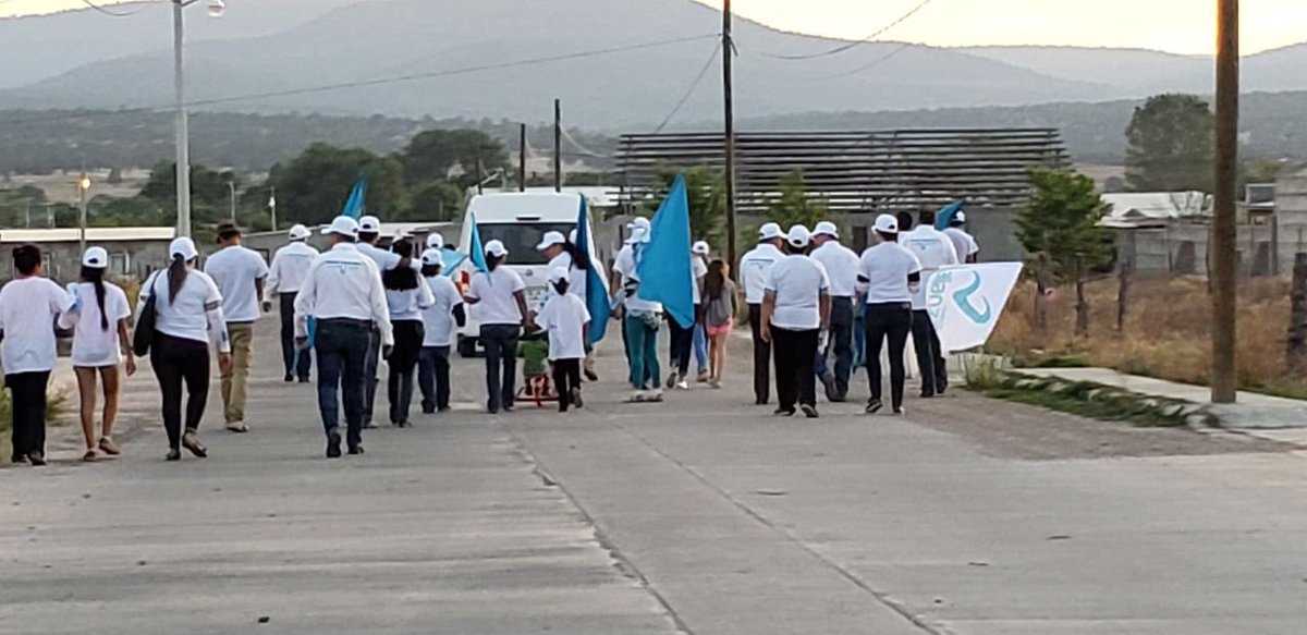 FriasBencomo's tweet photo. Agradecimiento a mis paisanos de Temósachic por recibirnos en sus hogares y escuchar nuestras propuestas de trabajo.

#SomosEquipoD13

Sigamos trabajando juntos...
                                con Rumbo Firme!! https://t.co/NP8dCcp0p3