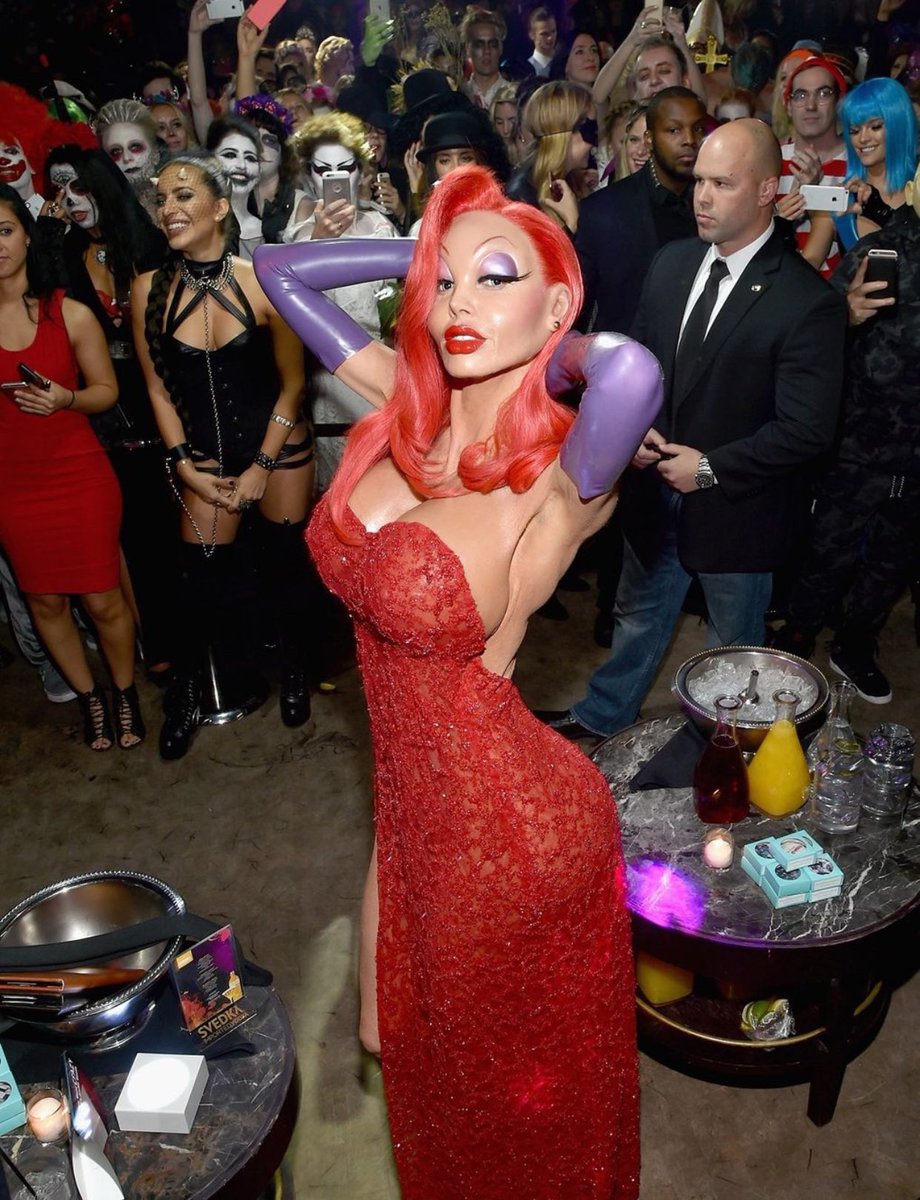 our_problemss's tweet photo. Heidi Klum is the queen of Halloween https://t.co/ZwbO5GX7Iz