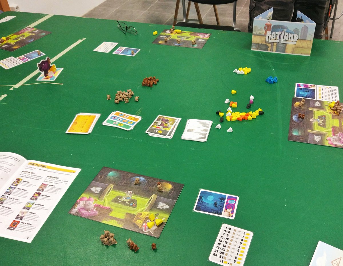 losmundosdeja's tweet photo. Ayer fue un día de ratas, jugando en el nuevo local de @Atalaya_Vigia , con @Lemariont , @Sheix666 y más gente a #ratland  de @EclipseEditoria . Un familiar muy majo. https://t.co/RMPm2uTr4d