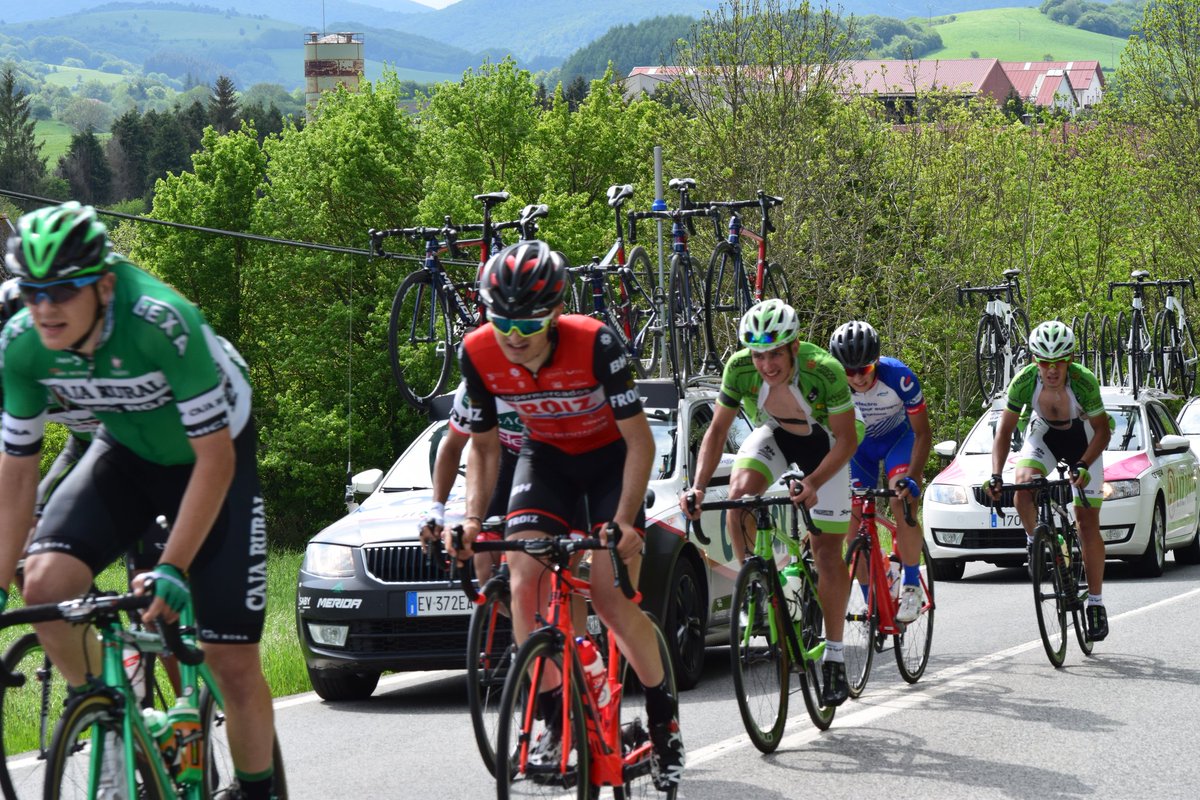 La #CaravanaMulticolor de la @VueltaNavarra18 pasa por <a href="/auritz_burguete/">𝕽𝔦𝔫𝔠𝔬𝔫𝔢𝔰 𝔡𝔢𝔩 𝔓𝔦𝔯𝔦𝔫𝔢𝔬</a> en una tarde nubosa pero apacible y 20° de #temperatura