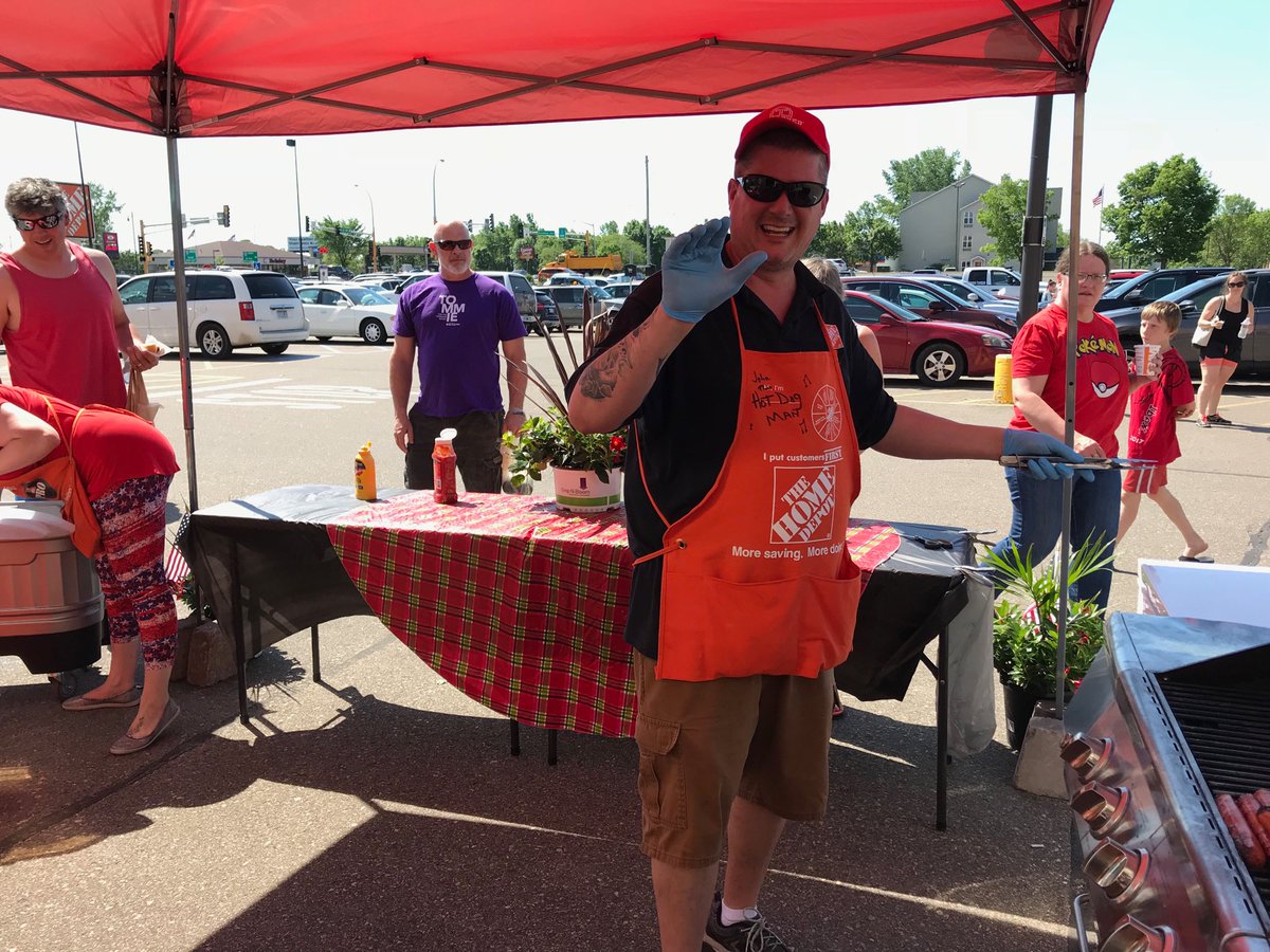 lauracook131's tweet photo. John’s having a blast feeding the masses! #thd2820 #beattheheat #MemorialDayWeekend2018 https://t.co/TCjW6msl89