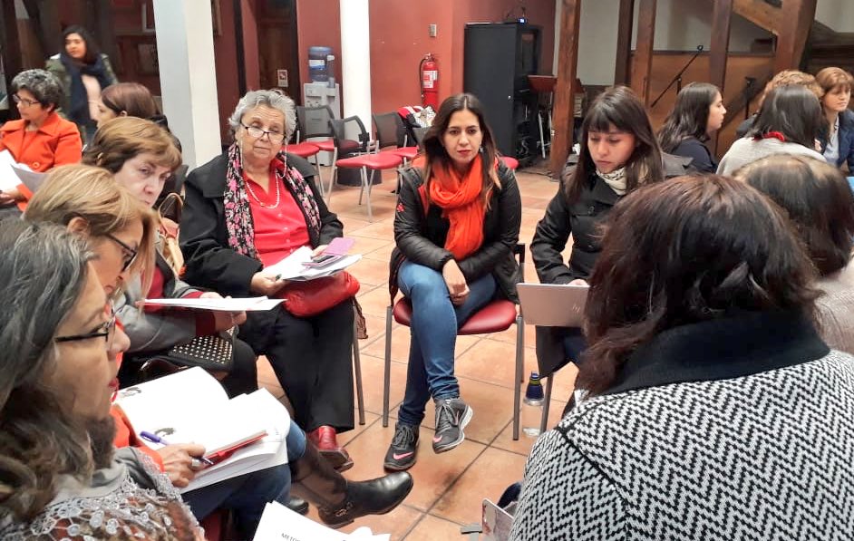 [Ahora] “Las mujeres socialistas nos reunimos para conversar sobre los desafíos futuros. Para seguir avanzando por país más justo para todos y todas y para continuar luchando por una agenda de género efectiva” <a href="/karydelfino/">Karina Delfino Mussa</a> en #EncuentroMujeresSocialistas ✊️