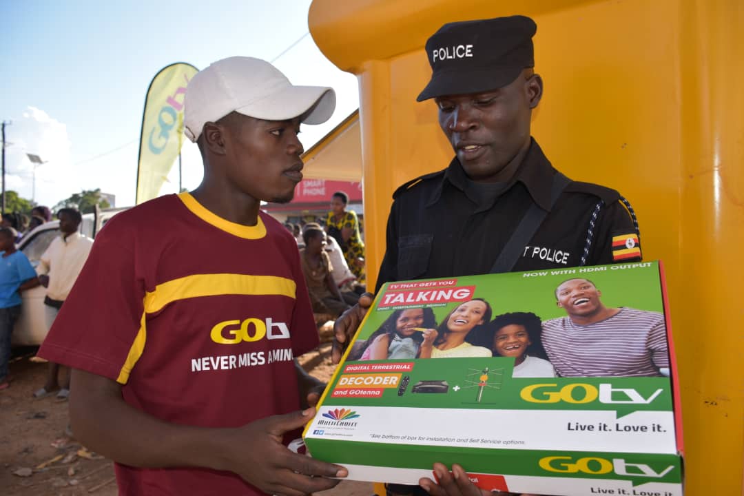 GOtvUganda's tweet photo. GOtv continues to make its subscribers millionaires as we #BringRussiaHome! GOgetters in Mbarara today have a chance to enter the GO cash machine by purchasing a GOtv kit at UGX 76500 or subscribing to GOtv Max and GOtv Plus. https://t.co/J3C2D99Mj9