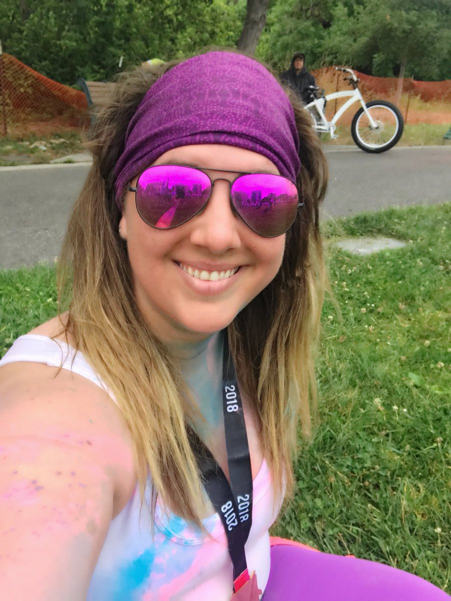 TechLifeTX's tweet image. I look like a marshmallow that a 🦄 just threw up on 💛💙💜 #fitatSAP #colorrun2018 #MDW2018