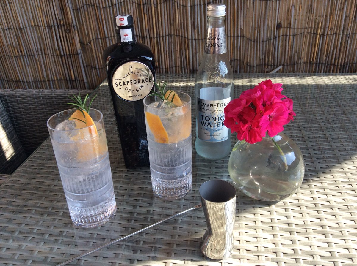 Smallest Gin Club (@smallestginclub) on Twitter photo Perfect weather for a refreshing <a href="/scapegracegin/">Scapegrace Gin</a> <a href="/FeverTreeMixers/">Fever-Tree Mixers</a> #gin #grapefruit #rosemary 🍸 Perfect weather for a refreshing <a href="/scapegracegin/">Scapegrace Gin</a> <a href="/FeverTreeMixers/">Fever-Tree Mixers</a> #gin #grapefruit #rosemary 🍸