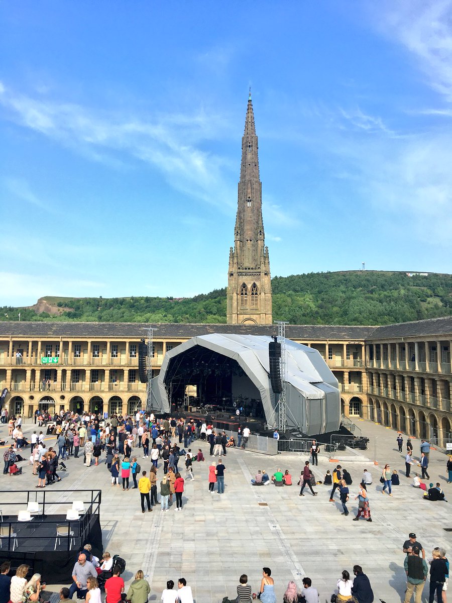 IIOruth's tweet image. The north..in the sunshine...with indie music?! You’d never think I was in Halifax! Apart from the beautiful architecture of the #PieceHall making a stunning backdrop, of course... @ThePieceHall