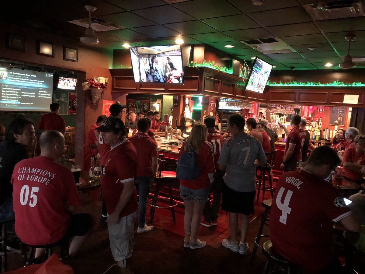 LFCMIA's tweet image. The Fox, approximately 2.5 hours from kickoff. It’s going to be jammed today. #LFC #YNWA #ChampionsLeague