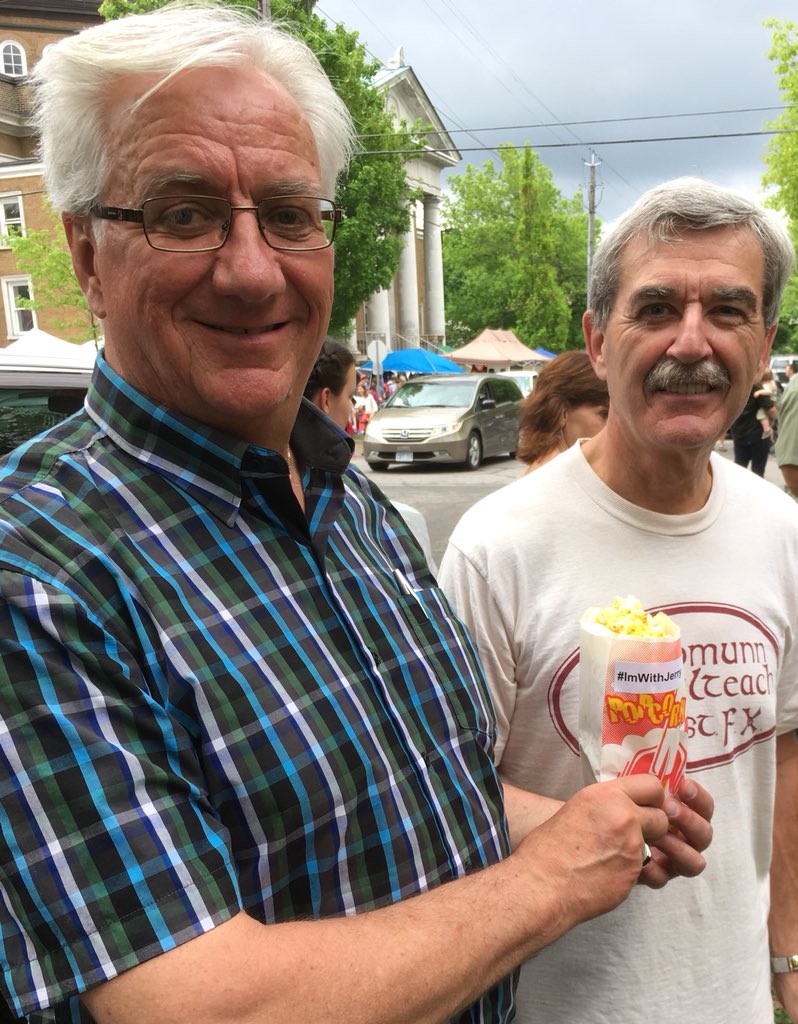 JerryKovacs's tweet photo. Great seeing many #Centretown #SomersetWard residents at the #GreatGlebeGarageSale including Kevin McLeod former Cdn Secretary to the Queen and Usher of the Black Rod enjoying his #ImWithJerry popcorn! #OttCity #GGGS #Ottawa #Ottvote https://t.co/cXXypUNXwt