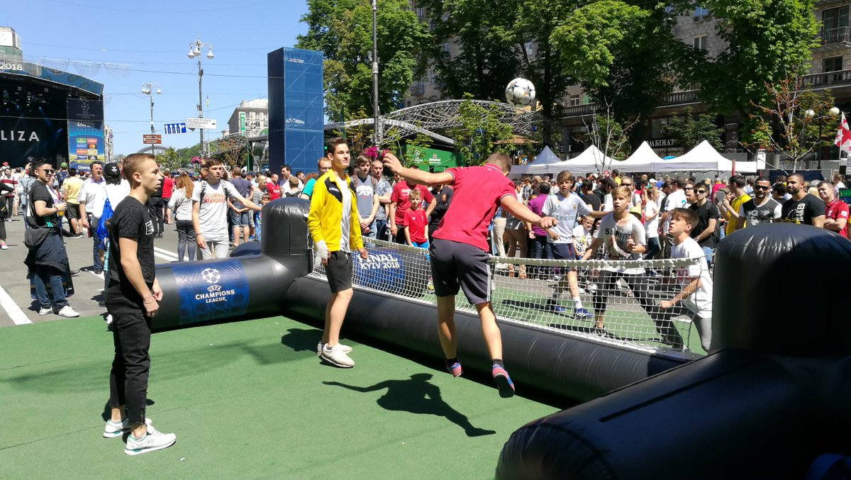FootAir1's tweet photo. 🎉⚽ L'ambiance monte sur les animations à quelques heures de la finale de l'UEFA Champions League 🏆⚽ #UCLfinal #FanZone #FanExperience #StructuresFootAir https://t.co/2I4T9mp0JY