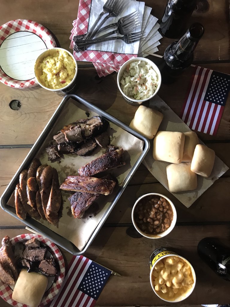 Dickeys's tweet image. We’ve got your Memorial Day meal covered. #TableMakers #MemorialDayWeekend #DickeysBarbecuePit