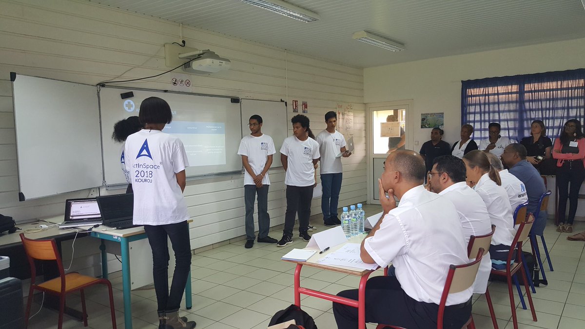 IUTdeKourou's tweet photo. Présentation du premier projet #AIS2018 https://t.co/rvBA9YOn5z