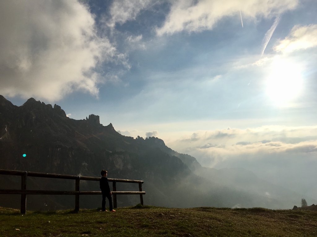 La porte de #lanostracasa sono  ufficialmente aperte. La #stagione è iniziata con oggi #26maggio . Vi aspettiamo qui tra le come della <a href="/valdifassa/">Val di Fassa</a> <a href="/DolomitesUNESCO/">Dolomites UNESCO</a>