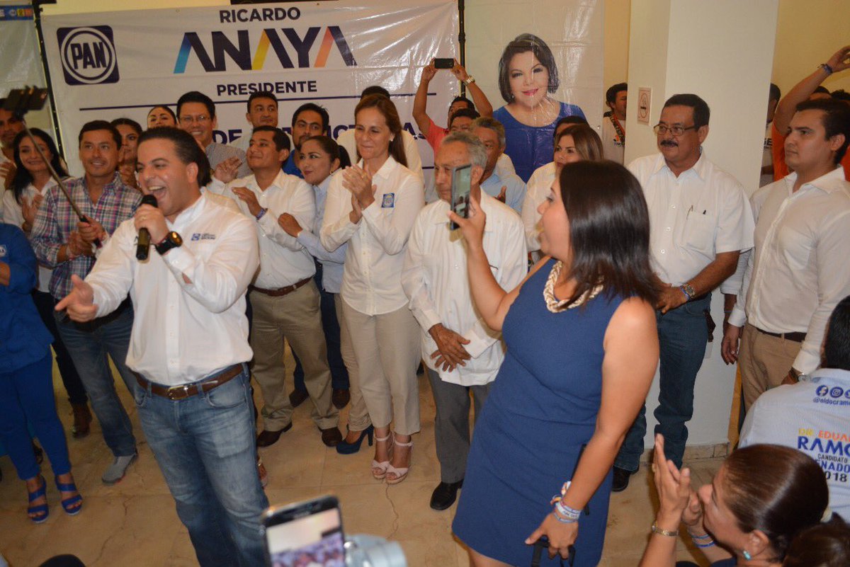 MatesanzRocio's tweet photo. Muy contentos de recibir a nuestro Presidente @damianzepeda, juntos vamos a ganar con TODO! 
¡Vamos juntos #PorMexicoAlFrente! ¡Seguiremos trabajando día a día, con alegría y entusiasmo! 
#TrabajoParaTiPorTuFamilia https://t.co/ezj9vZ5mXm