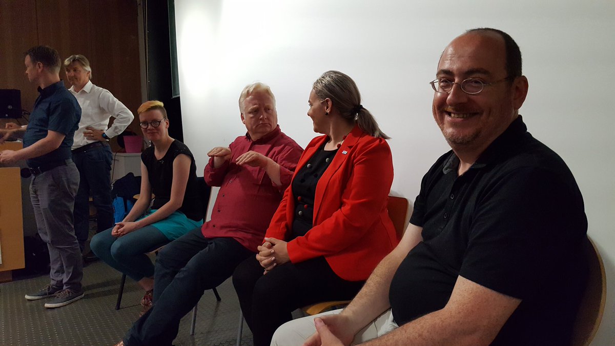 MarkkuJokinen's tweet image. In the end of Developing #deafinterpreter conference we had a good panel discussion about future of deaf interpreters: networking, European level training, new project, clear acceptance of them as a part of #interpreter profession, more research, EU level statement @EUD_Brussels