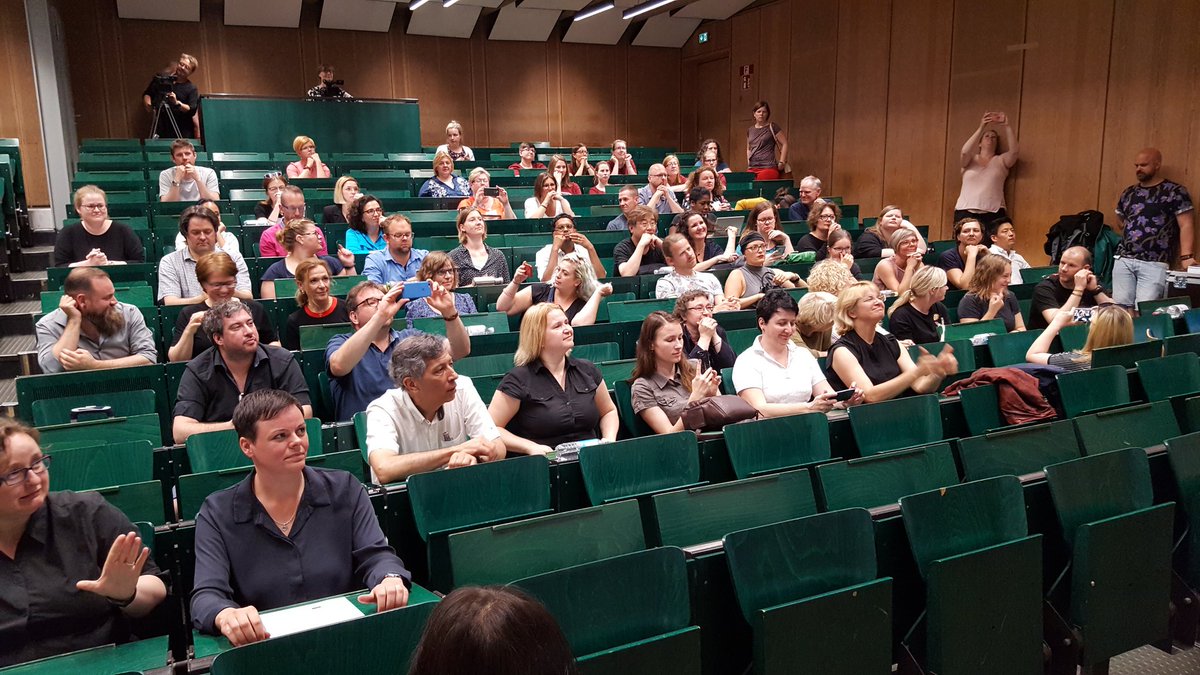 MarkkuJokinen's tweet image. In the end of Developing #deafinterpreter conference we had a good panel discussion about future of deaf interpreters: networking, European level training, new project, clear acceptance of them as a part of #interpreter profession, more research, EU level statement @EUD_Brussels