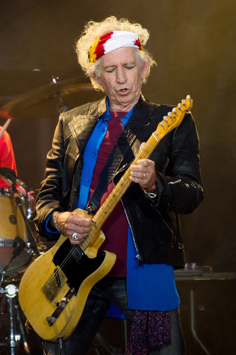 Is that Claret and Blue we've noticed you wearing @officialKeef 👀 https://t.co/RNVwwHApH9