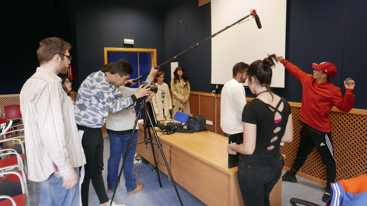 CinemaCampES's tweet photo. Ayer cerramos una semana dura y gratificante de #CinemaCampClass en nuestra querida Zamora, con los alumnos de la @EASDzamora y en el @ceocoreses El lunes estaremos en el
@CalasanzSA y el @IESVENANCIO de Salamanca y en el
@ies_leonardo de Alba de Tormes. https://t.co/0mvWACUt2j