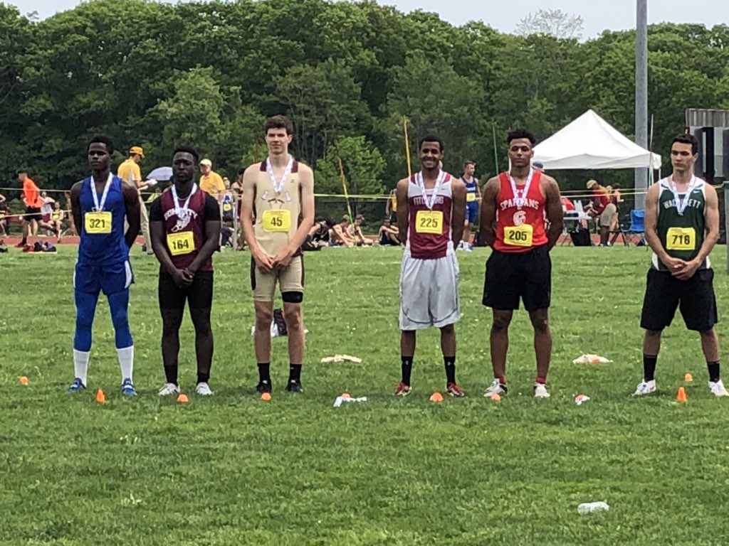 cindy_donelan's tweet photo. Angel Figueroa wins the long jump 21’ 9” at the MIAA State Qualifier and will move on to All States! @FHSathleticdept @FHSathleticdept @saralamey @djrabsrun5 @chrissy_gikis https://t.co/hcXYCXJOp0
