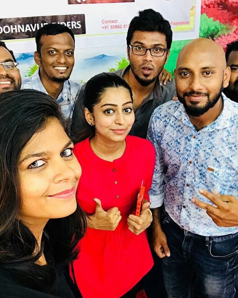 Gkuhasini's tweet photo. I completely feel as a human being on being a part of @goodnessfoundation @paul_ralin @vinodhini.ravi Lets destroy hunger by giving atleast food for 2 in a day or in a week or in a month we are human beings we can make it possible ๐ช๐An act to feed hunger #food42 https://t.co/EtIR7AbfV1