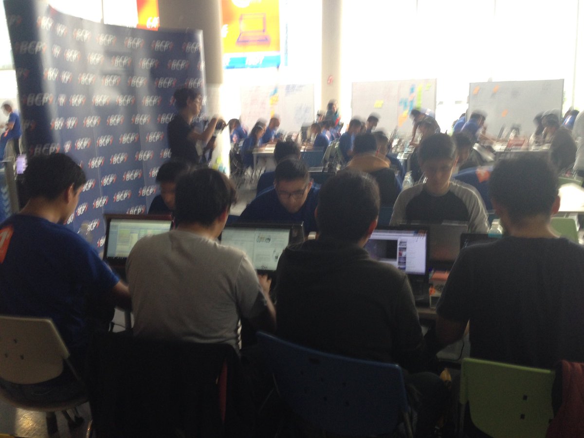 GiuPachecoS's tweet photo. Hoy, no paramos de codear (año para ver los goles de la #Champions 😂)! #Hackatrix organizado por BCP y Belatrix #CODE #FINTECH #CODECHALLENGE https://t.co/7XuQihU1yH