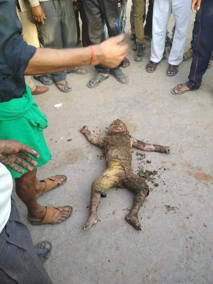 DBhenpta's tweet image. यह घटना जिले जालौन  के  कैथ ग्राम  की है, जो कि बहुत ही शर्मनाक एवं इंशानियत को शर्मसार करने वाली घटना हैं इसमें जो भी दोषी हैं उन्हें फांसी की सजा की मांग करते है व उ.प्र.  की सरकार व प्रशासन से आग्रह करते है इसकी जाँच जल्द से जल्द  की जाऐ।
ईश्वर बच्चे की आत्मा को शांति दे