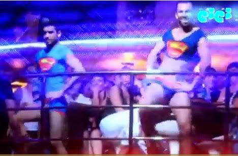 Sen git direk şow yap turabi 

Ademin üstüne yürüyorsun sende biliyorsun orda birşey yapamaz 

Ah be keşke dışarda şöyle artislik yapsan 
#Survivor2018 #AdemKilicci