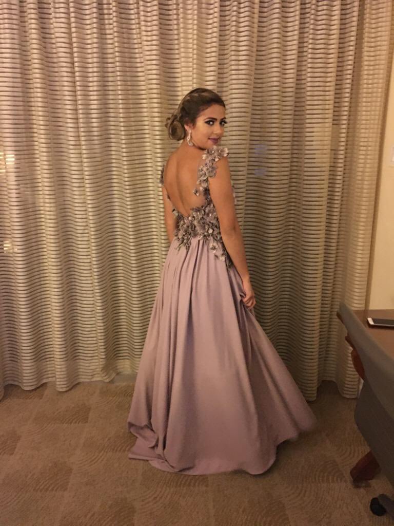 yaselle25's tweet photo. #Prom2k18 https://t.co/ypobZsraSh