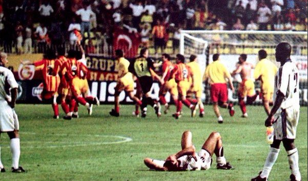 Geceye Güzel Bir Fotoğraf Bırakalım. İyi Geceler Herşeyim Cimbom Ailesi.

RT Yapmayan Ayıp Eder.