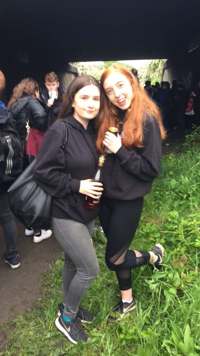 lucyxames's tweet photo. take me back to last night plz x https://t.co/vq2Sx6SoI6