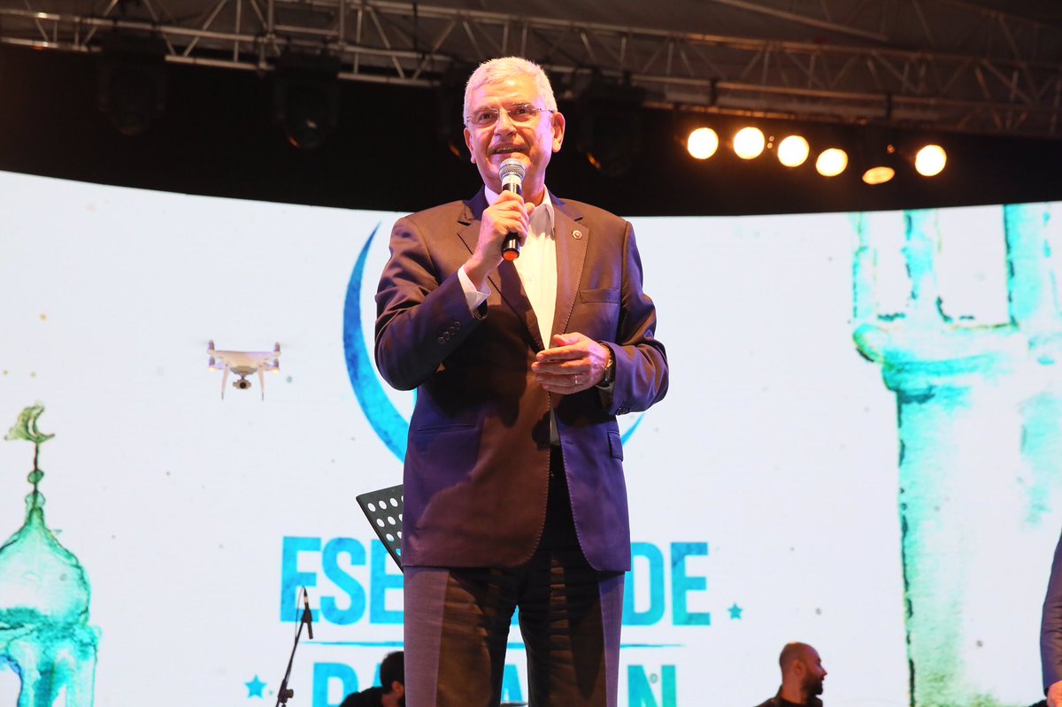 tevfikgoksu's tweet photo. Bu gece Dörtyol Meydanı’nda Milletvekilimiz @volkan_bozkir ile birlikte Mustafa Cihat kardeşimizin güzel sesini dinledik. Esenlerli vatandaşlarımız #Ramazan ayı boyunca bu ayın tüm güzelliklerini ilçemizin dört bir yanındaki etkinliklerimizle yaşıyor. https://t.co/rDm8YBkVBl