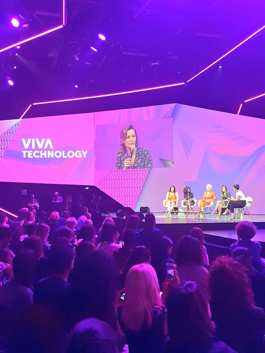 Sjerusalmy's tweet photo. 🙏Mon #VivaTech: #Matignon on the #futureofwork , panel #VCorCVC w/ @MarcRennard  @earlymetrics &amp; @LNizri, LA Conférence #GirlPower avec @LauFischer7 @mccapobianco @HapsatouSy @clemenceleveau de @ELLEfrance on #WomenEmpowerment &amp; the jury #hackathon @TechCrunch with @romaindillet https://t.co/yZF3cJarNv