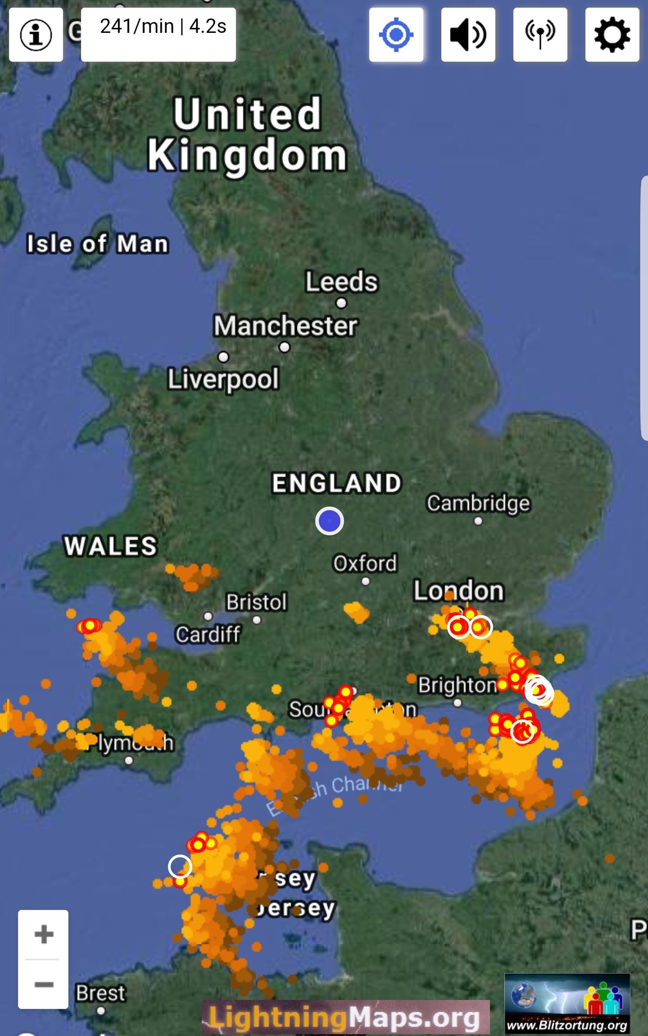 Oldham Weather (ChadWeather) / Twitter