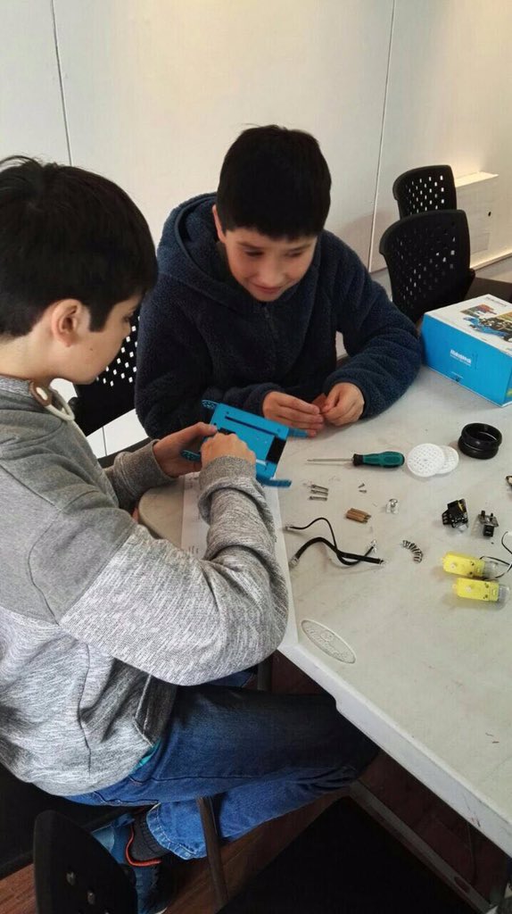 delegacionrenac's tweet image. Felicitaciones a todos los niños que participaron hoy en el Taller de Robótica en la Delegación Municipal de Reñaca. Incentivando la Ciencia!!
