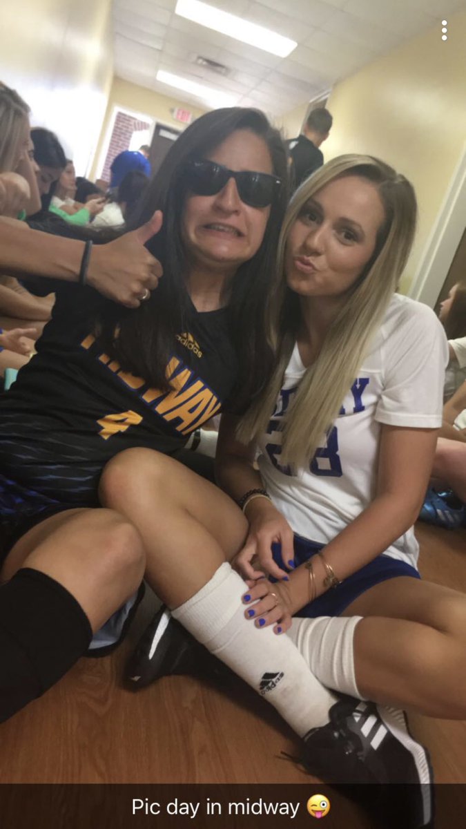 snyder_regan's tweet photo. Miss ya lots Cali girl β₯οΈ @SanchezMinerva3 https://t.co/DJv9gGbwhQ