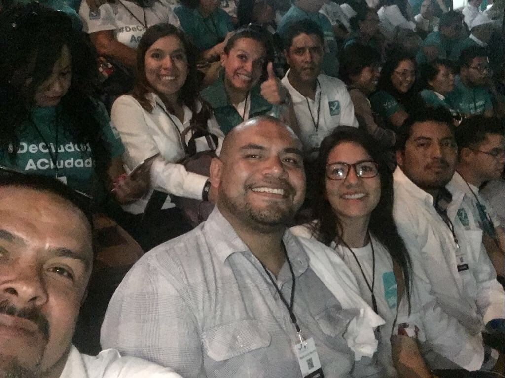 NAlianzaCDMX's tweet photo. Nuestras candidatas y candidatos saben que brindar mejores salarios, seguridad social y certeza laboral, es el compromiso de #MeadeConLxsMaestrxs de México, ¡y comparten ese compromiso porque unidxs somos más fuertes! #MaestrxsConMeade #DeCiudadanxACiudadanx @NuevaAlianza https://t.co/s8mFgEeCVo
