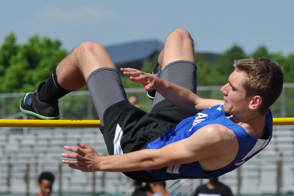 TRACK: Our photo gallery from Friday's Oakland County Championship bit.ly/2IQthsf